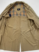 Carica l&#39;immagine nel visualizzatore di Gallery, Trench vintage Burberry beige tg XL
