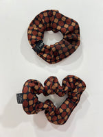 Carica l&#39;immagine nel visualizzatore di Gallery, Coppia di Scrunchies vintage YSL rework
