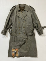 Carica l&#39;immagine nel visualizzatore di Gallery, Trench vintage Burberry doppiopetto tg XL
