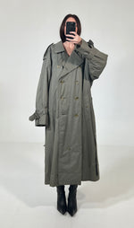 Carica l&#39;immagine nel visualizzatore di Gallery, Trench vintage Burberry doppiopetto tg XL
