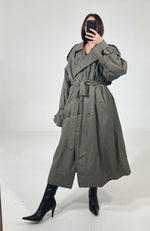 Carica l&#39;immagine nel visualizzatore di Gallery, Trench vintage Burberry doppiopetto tg XL
