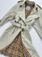 Carica l&#39;immagine nel visualizzatore di Gallery, Trench vintage Burberry doppiopetto tg S/M
