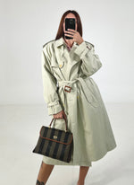 Carica l&#39;immagine nel visualizzatore di Gallery, Trench vintage Burberry doppiopetto tg S/M
