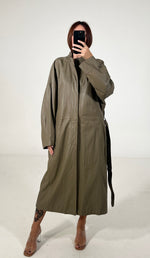 Carica l&#39;immagine nel visualizzatore di Gallery, Trench vintage YSL in pelle tg M/L
