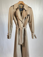 Carica l&#39;immagine nel visualizzatore di Gallery, Trench vintage Burberry doppiopetto tg S/M
