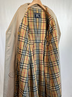 Carica l&#39;immagine nel visualizzatore di Gallery, Trench vintage Burberry doppiopetto tg S/M
