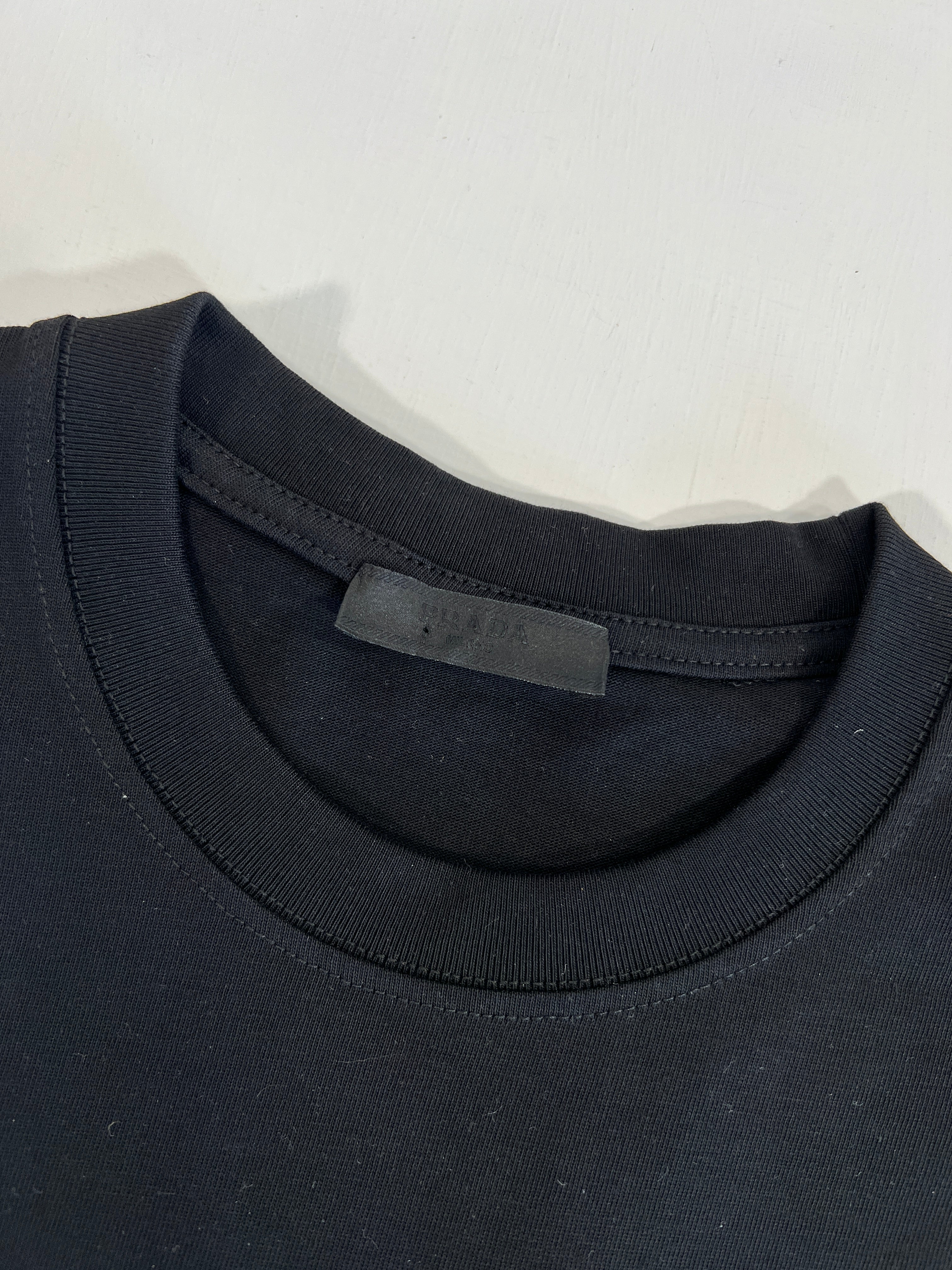 T-shirt vintage Prada nero tg M