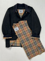 Carica l&#39;immagine nel visualizzatore di Gallery, Giacca vintage Burberry con interno tg L
