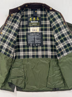 Carica l&#39;immagine nel visualizzatore di Gallery, Giacca vintage Barbour Bedale verde bambino
