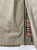 Carica l&#39;immagine nel visualizzatore di Gallery, Trench vintage Burberry con interno tg XL
