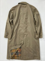 Carica l&#39;immagine nel visualizzatore di Gallery, Trench vintage Burberry con interno tg XL
