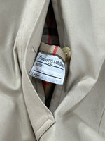 Carica l&#39;immagine nel visualizzatore di Gallery, Trench vintage Burberry beige tg S/M
