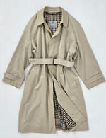 Carica l&#39;immagine nel visualizzatore di Gallery, Trench vintage Aquascutum con cinta tg L/XL
