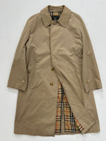 Carica l&#39;immagine nel visualizzatore di Gallery, Trench vintage Burberry biscotto tg M/L
