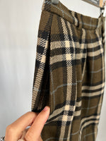 Carica l&#39;immagine nel visualizzatore di Gallery, Gonna vintage Burberry in lana tg S
