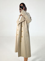 Carica l&#39;immagine nel visualizzatore di Gallery, Trench vintage Burberry doppiopetto tg M
