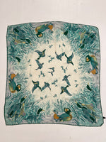 Carica l&#39;immagine nel visualizzatore di Gallery, Foulard vintage Gucci in seta
