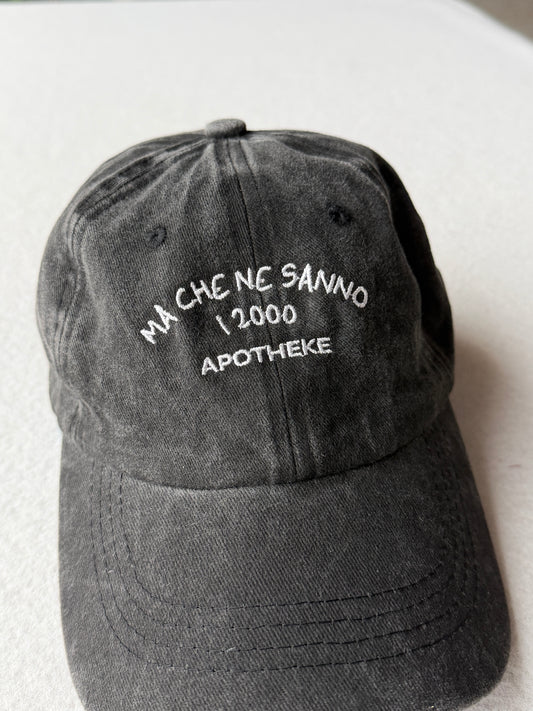 Cappello con visiera "ma che ne sanno i 2000"