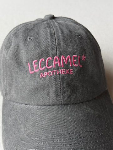 Cappello con visiera "Leccamel*"