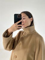 Carica l&#39;immagine nel visualizzatore di Gallery, Cappotto vintage Max Mara cammello tg S/M
