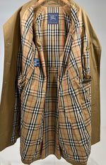 Carica l&#39;immagine nel visualizzatore di Gallery, Trench vintage Burberry doppiopetto tg XL
