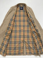 Carica l&#39;immagine nel visualizzatore di Gallery, Trench vintage Burberry biscotto tg L
