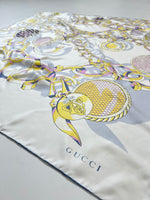 Carica l&#39;immagine nel visualizzatore di Gallery, Foulard vintage Gucci in seta
