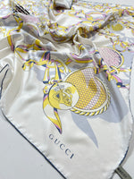 Carica l&#39;immagine nel visualizzatore di Gallery, Foulard vintage Gucci in seta
