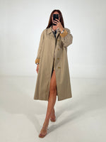 Carica l&#39;immagine nel visualizzatore di Gallery, Trench vintage Burberry biscotto tg L
