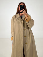 Carica l&#39;immagine nel visualizzatore di Gallery, Trench vintage Burberry biscotto tg L
