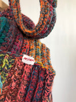 Carica l&#39;immagine nel visualizzatore di Gallery, Maglia crop crochet handmade multicolor tg S
