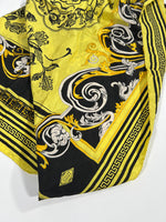 Carica l&#39;immagine nel visualizzatore di Gallery, Foulard vintage Versace in seta
