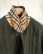 Carica l&#39;immagine nel visualizzatore di Gallery, Cappotto Burberry vintage verde in lana tg L/XL
